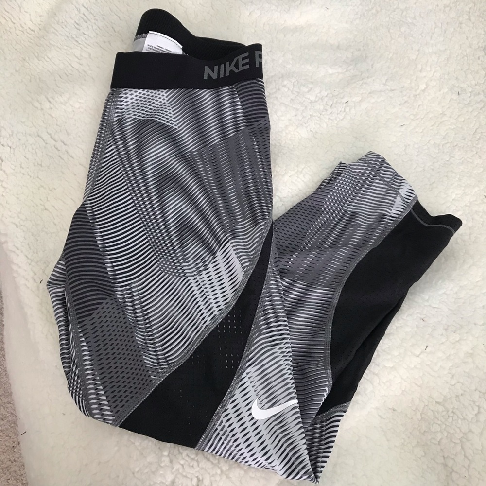 Worn once Nike pro capris
